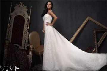 婚紗什么時(shí)候定？婚紗提前多長(zhǎng)時(shí)間定？