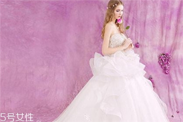 婚紗上的口紅怎么處理？婚紗蹭上口紅能洗掉嗎？