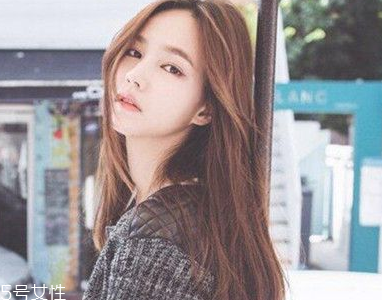 哪種顏色的頭發(fā)顯皮膚白 染什么顏色頭發(fā)顯皮膚白 哪種顏色的頭發(fā)顯皮膚白 染什么顏色頭發(fā)顯皮膚白