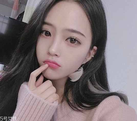 哪種顏色的頭發(fā)顯皮膚白 染什么顏色頭發(fā)顯皮膚白 哪種顏色的頭發(fā)顯皮膚白 染什么顏色頭發(fā)顯皮膚白