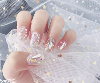 婚紗美甲圖片2022新款式 簡(jiǎn)單優(yōu)雅時(shí)尚7款婚紗美甲 婚紗美甲圖片2022新款式 簡(jiǎn)單優(yōu)雅時(shí)尚7款婚紗美甲