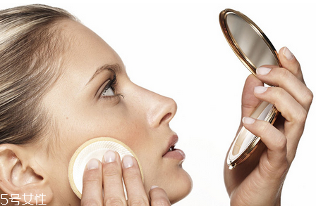 皮膚暗淡無光發(fā)黃怎么辦 皮膚暗淡無光澤是什么原因 皮膚暗淡無光發(fā)黃怎么辦 皮膚暗淡無光澤是什么原因