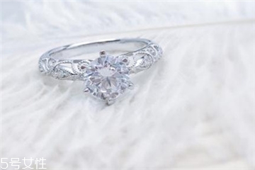 鉆戒為什么會(huì)變黃？鉆戒發(fā)黃的原因