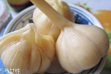 糖醋蒜的腌制方法 糖醋蒜怎么做？