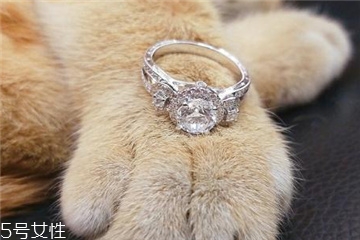 鉆戒一般買幾克拉的？鉆戒買多大的好？