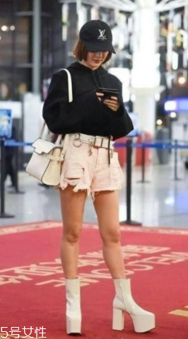 海軍風大衣配什么鞋子好看 海軍風大衣怎么搭鞋子 海軍風大衣配什么鞋子好看 海軍風大衣怎么搭鞋子