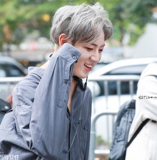 2018男生染什么顏色頭發(fā)好看 2018男生染發(fā)流行顏色 2018男生染什么顏色頭發(fā)好看 2018男生染發(fā)流行顏色