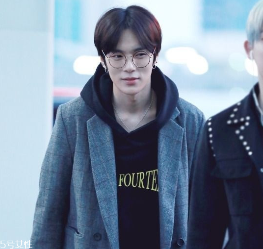 2018男生染什么顏色頭發(fā)好看 2018男生染發(fā)流行顏色 2018男生染什么顏色頭發(fā)好看 2018男生染發(fā)流行顏色