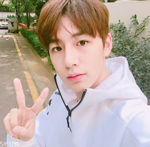 2022男生染什么顏色頭發(fā)好看 2022男生染發(fā)流行顏色 2022男生染什么顏色頭發(fā)好看 2022男生染發(fā)流行顏色