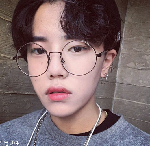 2022男生染什么顏色頭發(fā)好看 2022男生染發(fā)流行顏色 2022男生染什么顏色頭發(fā)好看 2022男生染發(fā)流行顏色