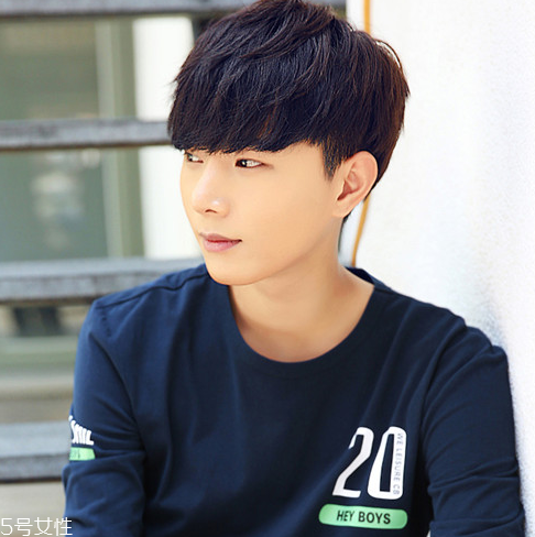 2022夏天男發(fā)型 男生夏季清爽發(fā)型 2022夏天男發(fā)型 男生夏季清爽發(fā)型