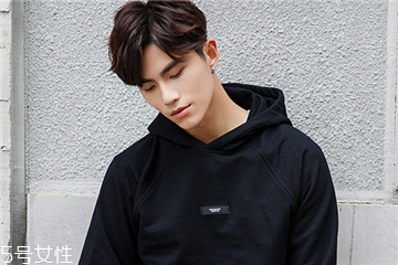 男生劉海怎么弄好看 男生劉海怎么打理 男生劉海怎么弄好看 男生劉海怎么打理