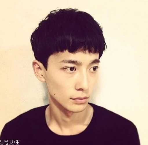 2022年最流行的劉海發(fā)型男生 2022新款男生劉海發(fā)型 2022年最流行的劉海發(fā)型男生 2022新款男生劉海發(fā)型