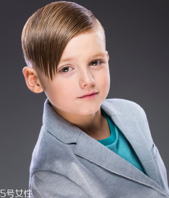 2022小男孩發(fā)型圖片 2022小男孩發(fā)型短發(fā)潮流 2022小男孩發(fā)型圖片 2022小男孩發(fā)型短發(fā)潮流
