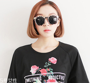 戴眼鏡的女生適合什么發(fā)型 女生戴眼鏡好看的發(fā)型 戴眼鏡的女生適合什么發(fā)型 女生戴眼鏡好看的發(fā)型