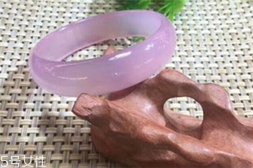 玉髓手鐲什么顏色好？玉髓手鐲顏色推薦