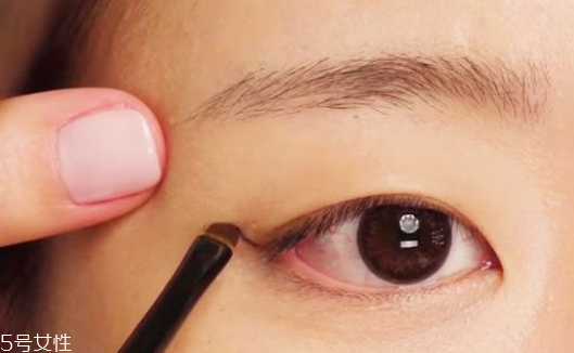 下垂眼怎么畫眼影 下垂眼眼影畫法 下垂眼怎么畫眼影 下垂眼眼影畫法