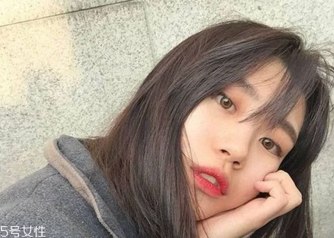 齊劉海怎么變空氣劉海 齊劉海變空氣劉海圖解 齊劉海怎么變空氣劉海 齊劉海變空氣劉海圖解