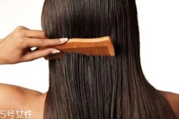 頭發(fā)兩天不洗就很油怎么辦？5個(gè)方法減緩頭皮出油