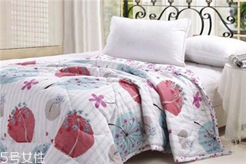 空調(diào)被適合什么時候蓋？不只是開空調(diào)的時候蓋