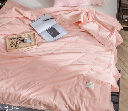 空調(diào)被和夏涼被的區(qū)別 再也不怕弄混了 空調(diào)被和夏涼被的區(qū)別 再也不怕弄混了