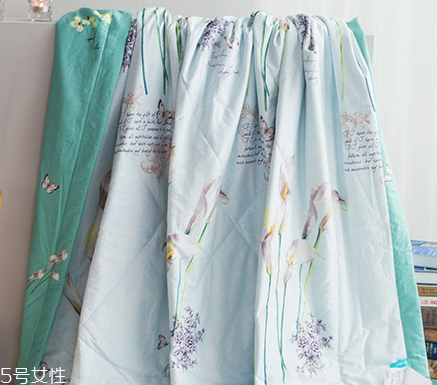 空調(diào)被和棉被的差別 原來(lái)區(qū)別這么大 空調(diào)被和棉被的差別 原來(lái)區(qū)別這么大