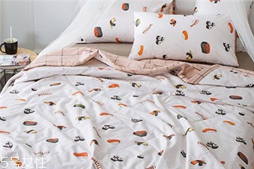 空調(diào)被和棉被的差別 原來(lái)區(qū)別這么大 空調(diào)被和棉被的差別 原來(lái)區(qū)別這么大