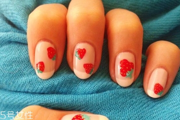 甲油膠怎么涂不容易掉 深色甲油膠需要多照燈 甲油膠怎么涂不容易掉 深色甲油膠需要多照燈