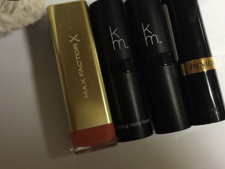 蜜絲佛陀和露華濃哪個(gè)好 從粉底液和口紅比較 蜜絲佛陀和露華濃哪個(gè)好 從粉底液和口紅比較