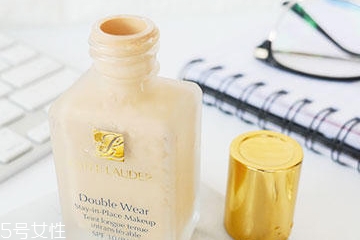 雅詩(shī)蘭黛dw粉底液怎么倒出來 火遍全球的爆款網(wǎng)紅粉底