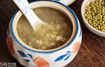 排毒精油有哪些 女生排毒養(yǎng)顏方法大全 排毒精油有哪些 女生排毒養(yǎng)顏方法大全