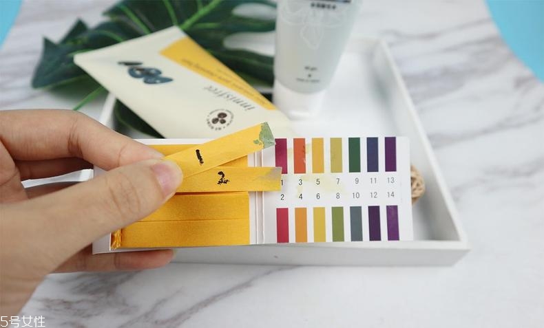 悅詩(shī)風(fēng)吟和dmc洗面奶哪個(gè)好 油皮用悅詩(shī)風(fēng)吟更好 悅詩(shī)風(fēng)吟和dmc洗面奶哪個(gè)好 油皮用悅詩(shī)風(fēng)吟更好