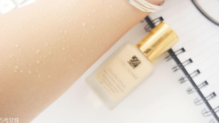 雅詩蘭黛dw粉底液怎么倒出來 火遍全球的爆款網(wǎng)紅粉底 雅詩蘭黛dw粉底液怎么倒出來 火遍全球的爆款網(wǎng)紅粉底