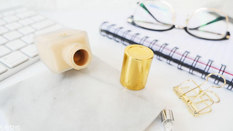 雅詩蘭黛dw粉底液怎么倒出來 火遍全球的爆款網(wǎng)紅粉底 雅詩蘭黛dw粉底液怎么倒出來 火遍全球的爆款網(wǎng)紅粉底