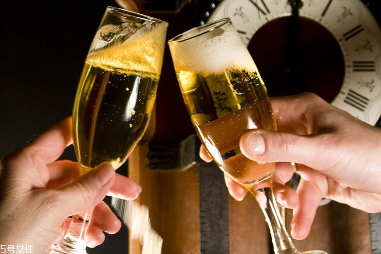 喝酒會(huì)導(dǎo)致肥胖嗎 最好一口也別喝 喝酒會(huì)導(dǎo)致肥胖嗎 最好一口也別喝