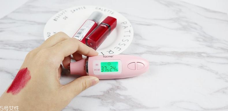 妙巴黎和露華濃唇釉哪個好 露華濃性價比更高 妙巴黎和露華濃唇釉哪個好 露華濃性價比更高