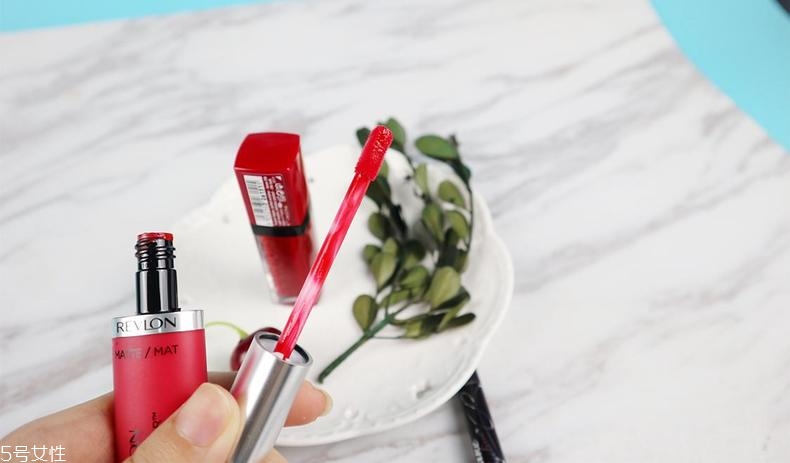 妙巴黎和露華濃唇釉哪個好 露華濃性價比更高 妙巴黎和露華濃唇釉哪個好 露華濃性價比更高