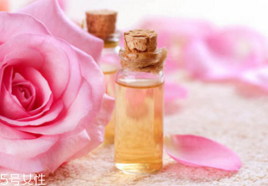 玫瑰精油怎么稀釋 玫瑰精油稀釋使用更好 玫瑰精油怎么稀釋 玫瑰精油稀釋使用更好