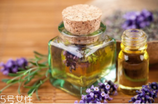 薰衣草精油什么時(shí)候用最好 掌握最佳使用時(shí)間 薰衣草精油什么時(shí)候用最好 掌握最佳使用時(shí)間