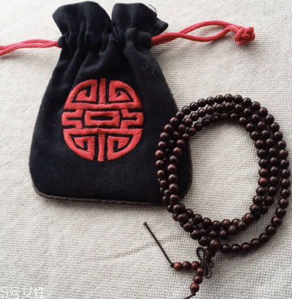 怎么辨別小葉紫檀手串真假 從這幾點來看 怎么辨別小葉紫檀手串真假 從這幾點來看