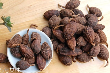 草果的食用方法 煲湯首選 草果的食用方法 煲湯首選