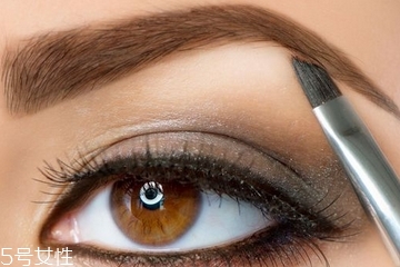 眉筆不防水怎么辦 眉毛雨衣來(lái)救場(chǎng) 眉筆不防水怎么辦 眉毛雨衣來(lái)救場(chǎng)