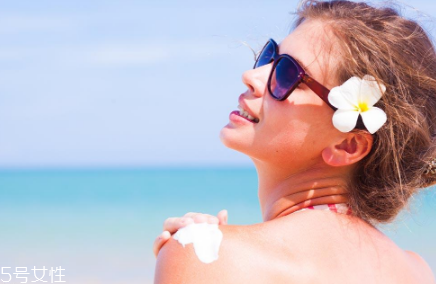 直接涂防曬霜可以嗎 直接涂防曬霜的危害 直接涂防曬霜可以嗎 直接涂防曬霜的危害