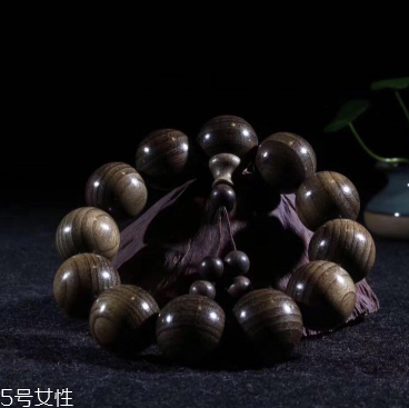 金絲楠木手串適合人群 這三類人非常適合 金絲楠木手串適合人群 這三類人非常適合