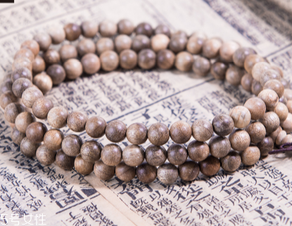 金絲楠木手串能沾水嗎 保養(yǎng)措施要深知 金絲楠木手串能沾水嗎 保養(yǎng)措施要深知