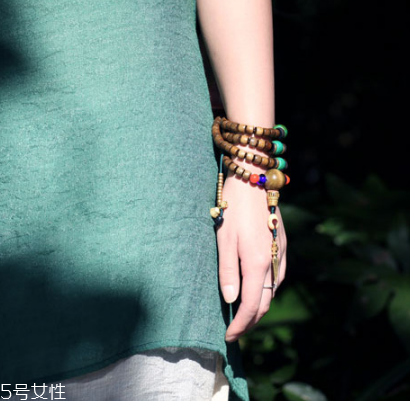 金絲楠木手串變黑了怎么辦 讓金絲楠木恢復(fù)光彩 金絲楠木手串變黑了怎么辦 讓金絲楠木恢復(fù)光彩