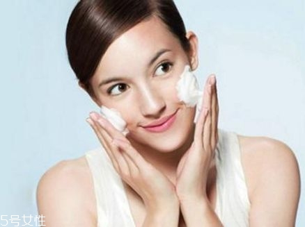 SKII洗面奶適合什么膚質(zhì) 氨基酸洗面奶中的戰(zhàn)斗機(jī) SKII洗面奶適合什么膚質(zhì) 氨基酸洗面奶中的戰(zhàn)斗機(jī)