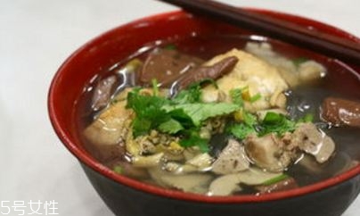 鴨血粉絲湯吃多了會(huì)上火嗎 易消化不會(huì)上火 鴨血粉絲湯吃多了會(huì)上火嗎 易消化不會(huì)上火