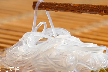 鴨血粉絲湯里的粉絲對(duì)身體有好處 鴨血粉絲湯里的粉絲對(duì)身體有好處