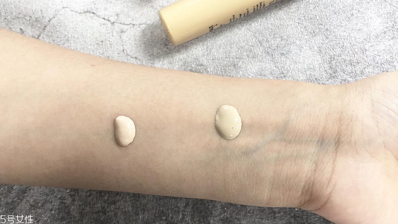 露華濃粉底液和mistine哪個(gè)好 2款平價(jià)好貨pk 露華濃粉底液和mistine哪個(gè)好 2款平價(jià)好貨pk